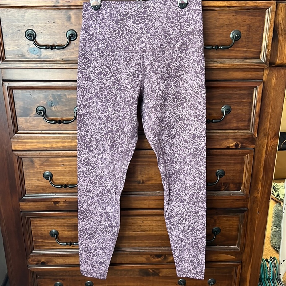 Pretty pick/mauve leggings with white floral print